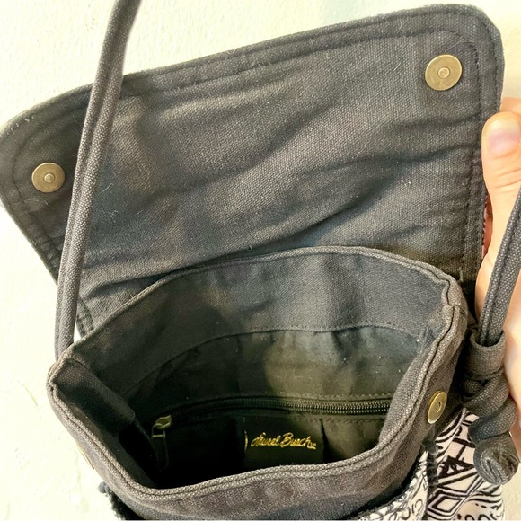 Laurel Burch Cats Fold Over Canvas Crossbody Bag Purse, Black & White - Picture 9 of 11